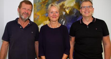 Die Vorstandschaft des Vereins „Hilfreiche Medizin für alle e.V.“ V.l.nr.: Josef Epp, 1. Vorsitzender, Sigrid Losert, Schatzmeisterin und Schriftführerin, Stefan Reichel, 2. Vorsitzender.
